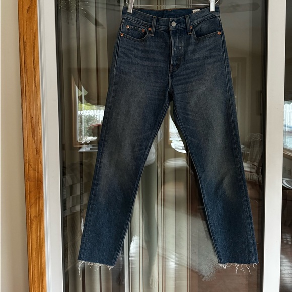 Levi's Denim - NWOT Levi’s Wedgie Straight Leg Raw Hem Jeans